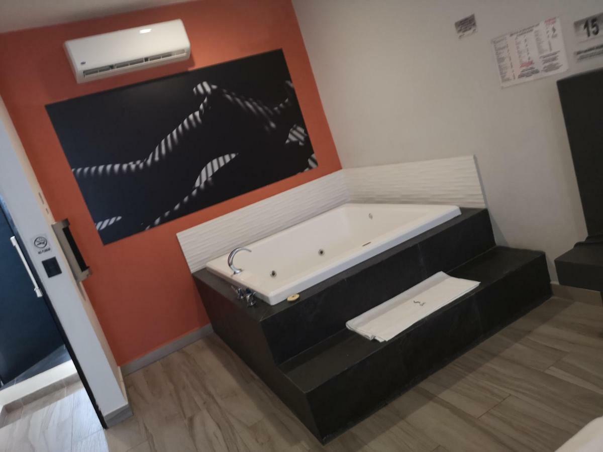 Motel Due Cancún Eksteriør billede